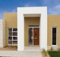 C  J Designer Homes - Builder Guide
